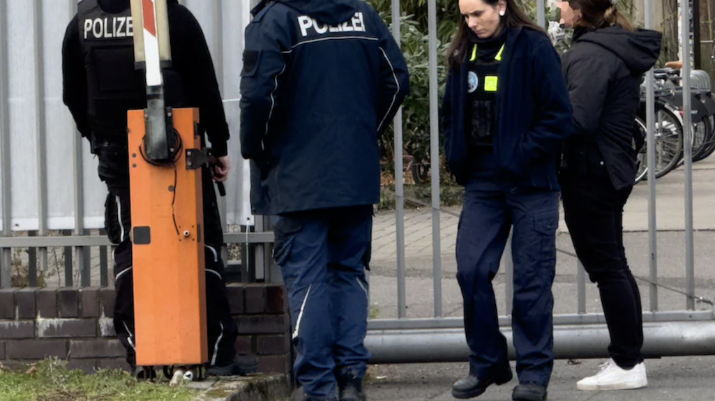 Handcuffed suspect escapes police custody after altercation at Berlin club Tresor