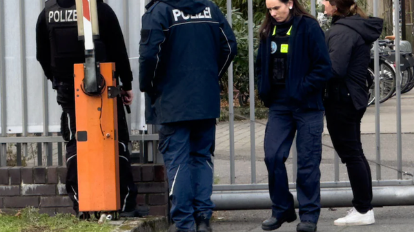 Handcuffed suspect escapes police custody after altercation at Berlin club Tresor